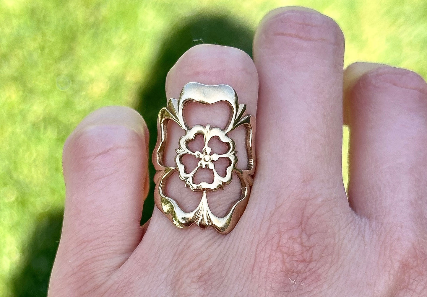 Rare 9ct English rose ring - size 6.75