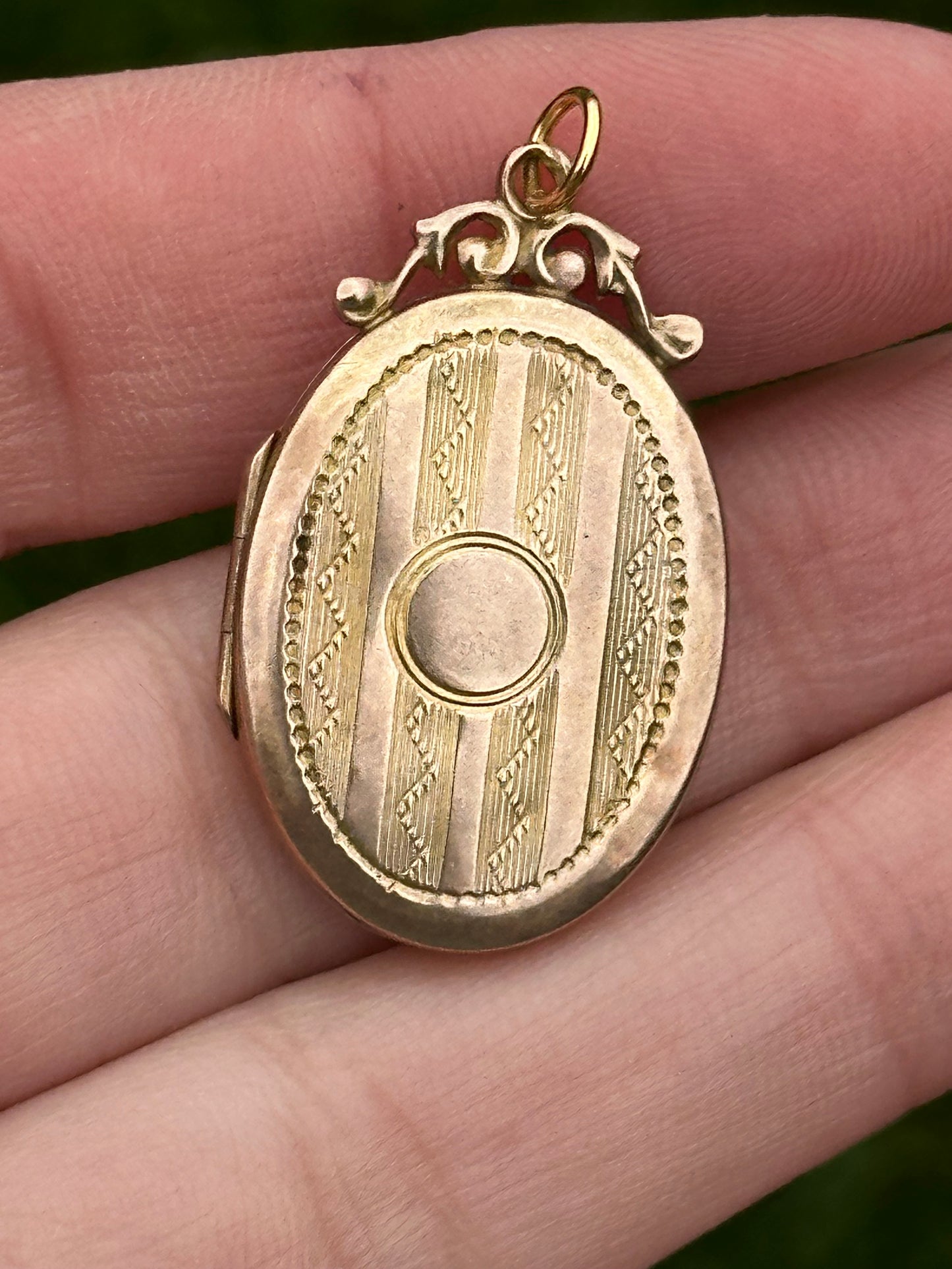 9ct Antique Chester hallmarked locket