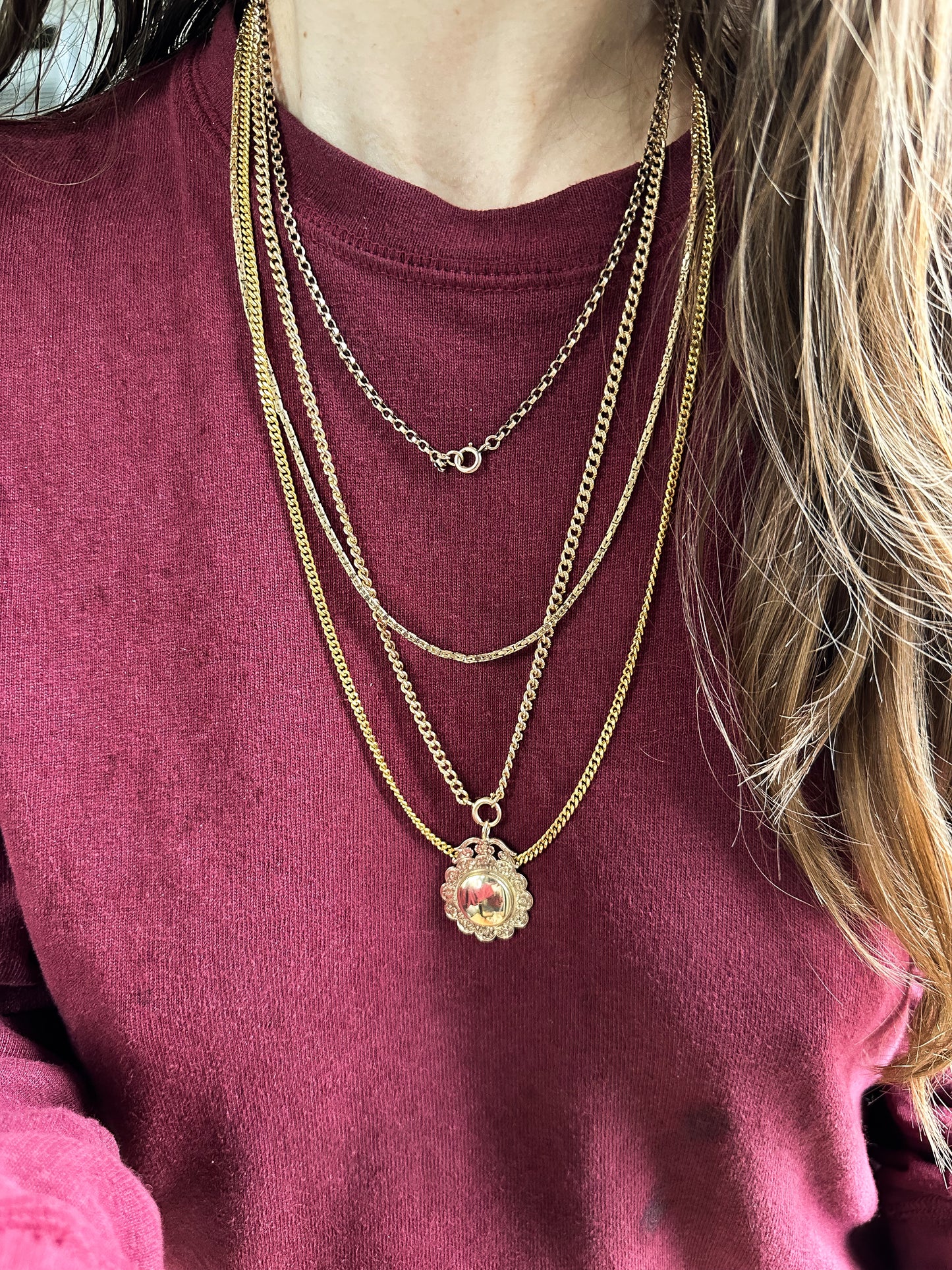 Medallion - Antique 9ct 1913 heavy gold with floral detailing