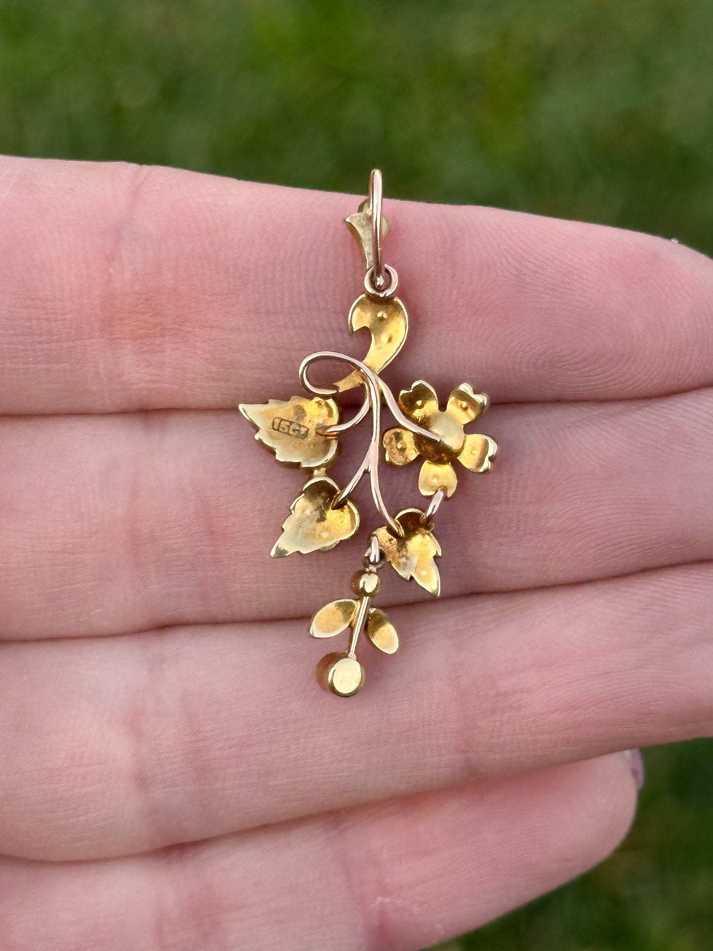 15ct Antique Pearl drop pendant