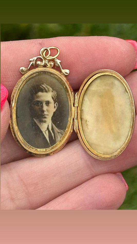 9ct Antique Chester hallmarked locket