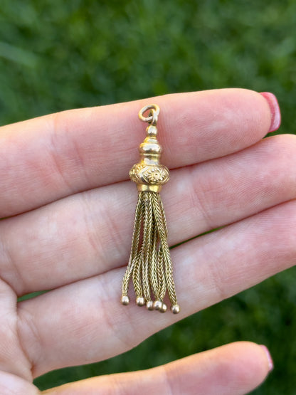 9ct Antique tassel pendant