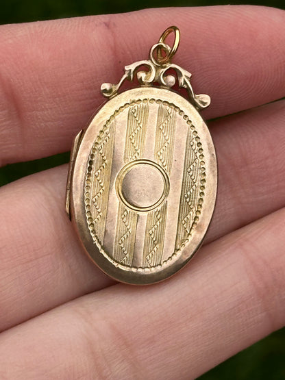 9ct Antique Chester hallmarked locket