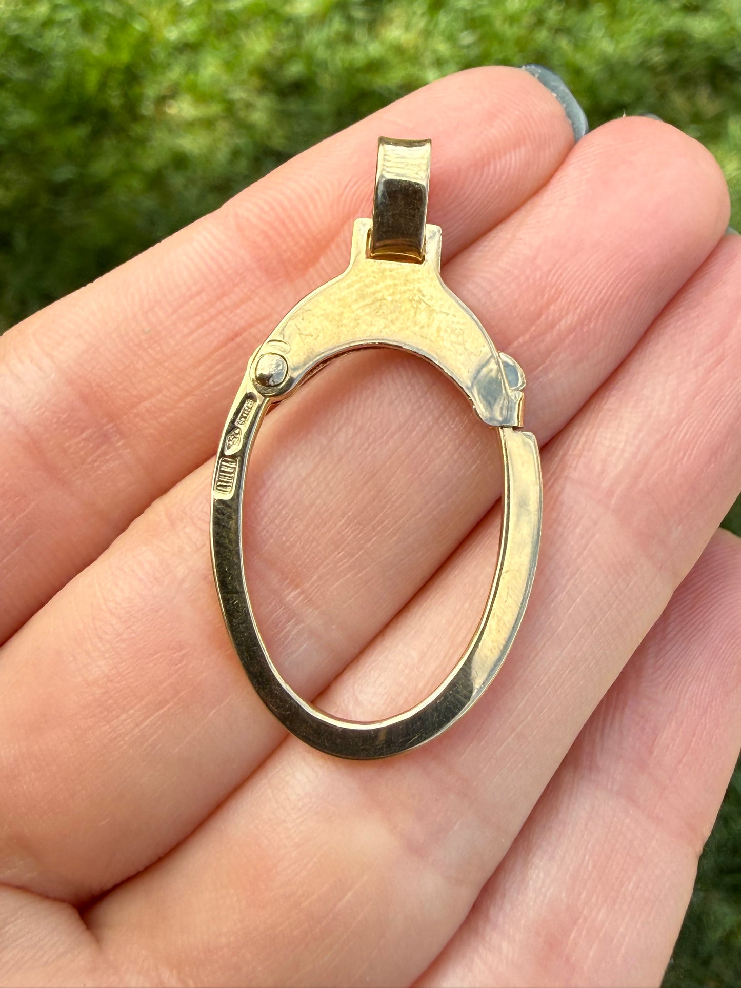 Large 18k Vintage Charm Holder - Hallmarked