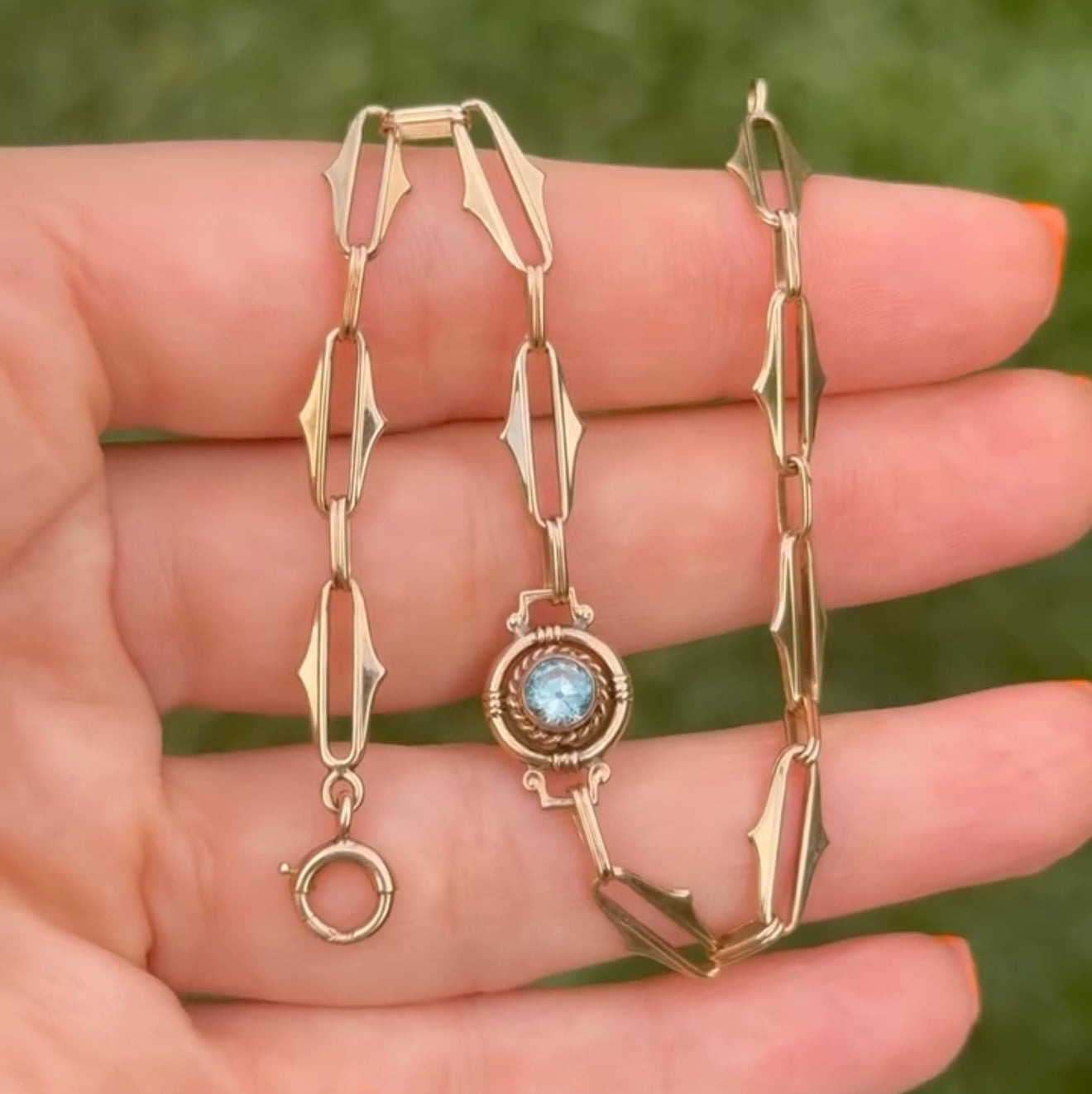10ct Antique Stylized Trombone Chain with Aquamarine stone - 7.75”