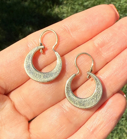 10k Vintage Crescent Moon Hoop Earrings 🌙