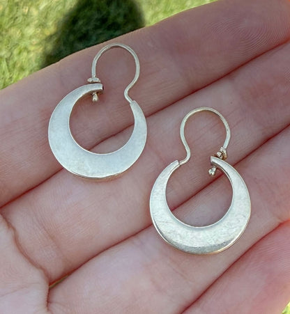 10k Vintage Crescent Moon Hoop Earrings 🌙