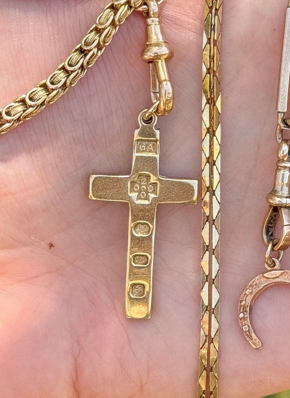 1 x Vintage 9ct cross pendant with full hallmarks - for K
