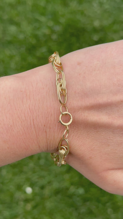 14k Vintage Love-knot bracelet with bolt clasp - 8.25”