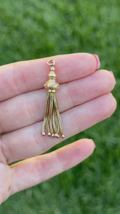 9ct Antique tassel pendant