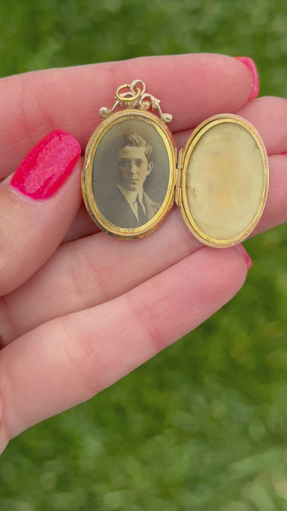 9ct Antique Chester hallmarked locket